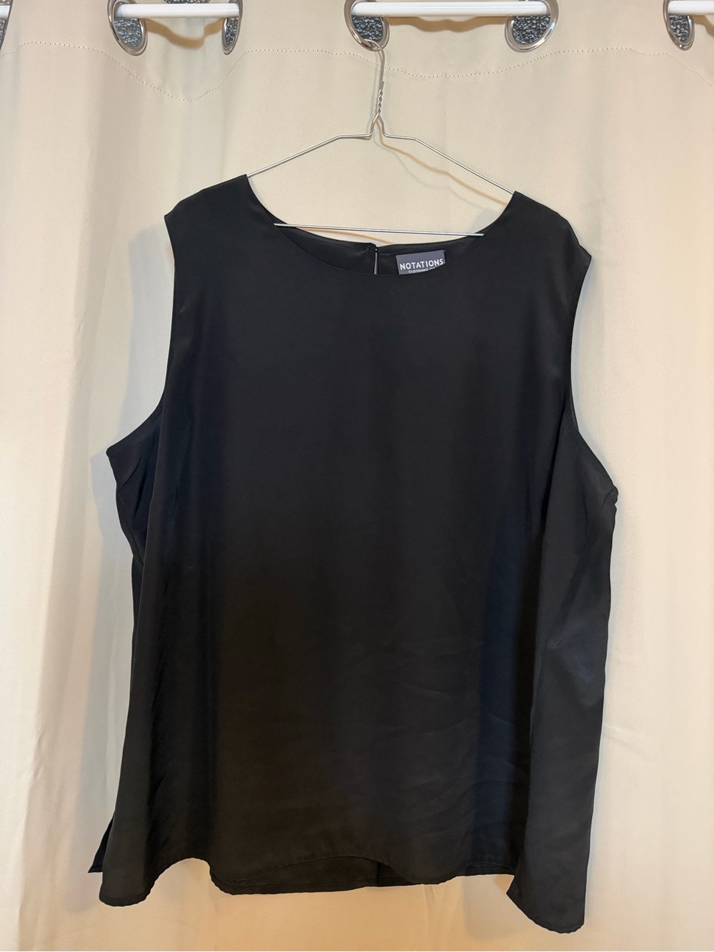 NOTATIONS Black Sleeveless Round Neck Camisole